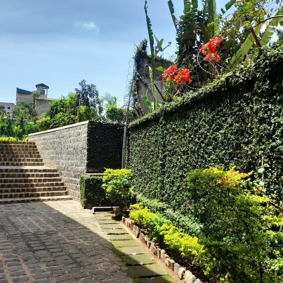 Riad Prince Louis Yaounde Luaran gambar
